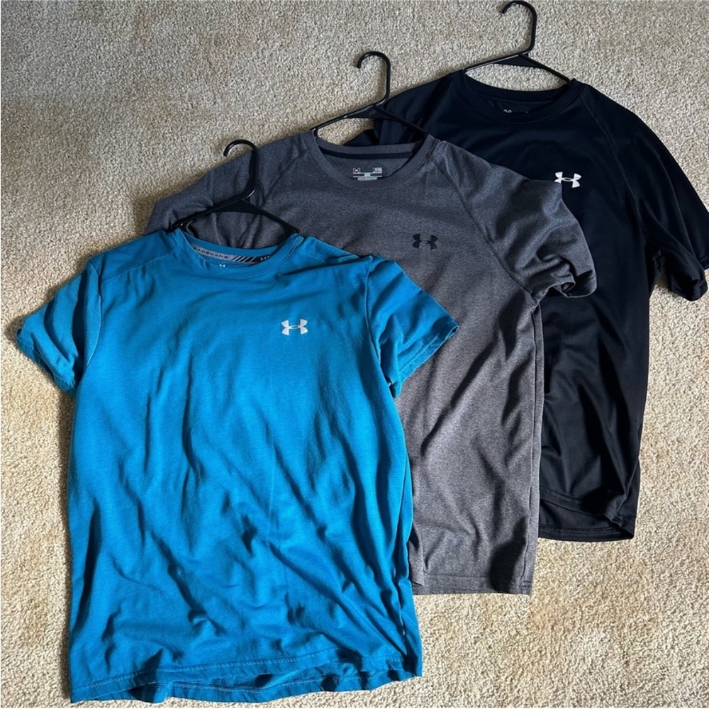 THREE Under Armour Heat Gear T-shirts – size large